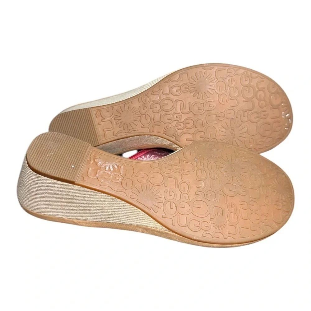 Ugg Women's Solena Pink thong Wedge Sandals size 7